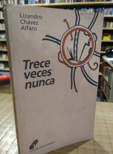 Portada do libro de TRECE VECES NUNCA. LIZANDRO CHÁVEZ ALFARO