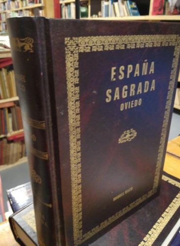Portada del libro de España Sagrada Oviedo. Manuel Risco