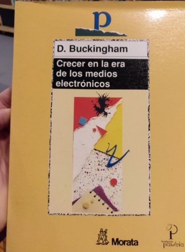 Portada do libro de Buckingham Crecer en la era de los medios electrónicos
