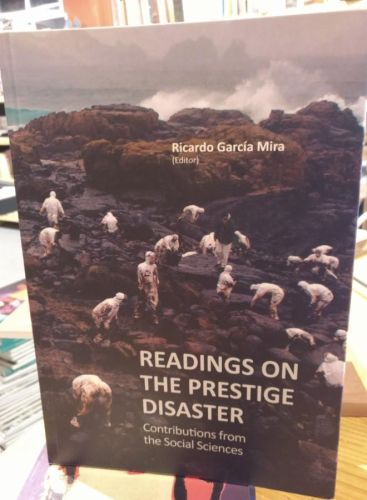 Portada del libro de Ricardo García Mira, Reading on the Prestige disaster